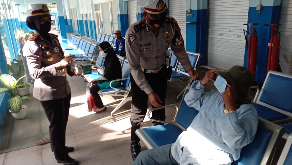 Gandeng Dishub, Satlantas Polres Batu Sosialisasikan Prokes ke Terminal
