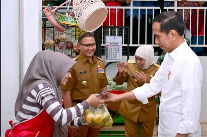 Pj. Wali Kota Batu Dr. Aries Agung Paewai Dampingi Presiden RI Joko Widodo, Meresmikan Pasar Induk Among Tani