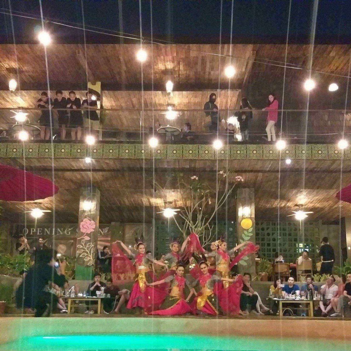 Tari dan Dj, Hibur Pengunjung di Hill House Batu Living Room
