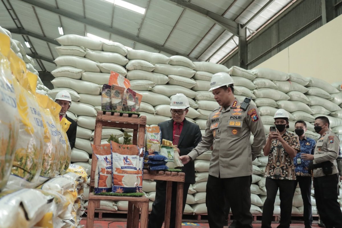 Jelang Nataru, Kombes Pol. Buher Bersama Forkopimda Pantau Stok Sembako dan BBM