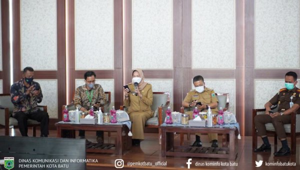 Wali Kota Batu Dewanti Rumpoko, Borong Produk Lokal UMKM