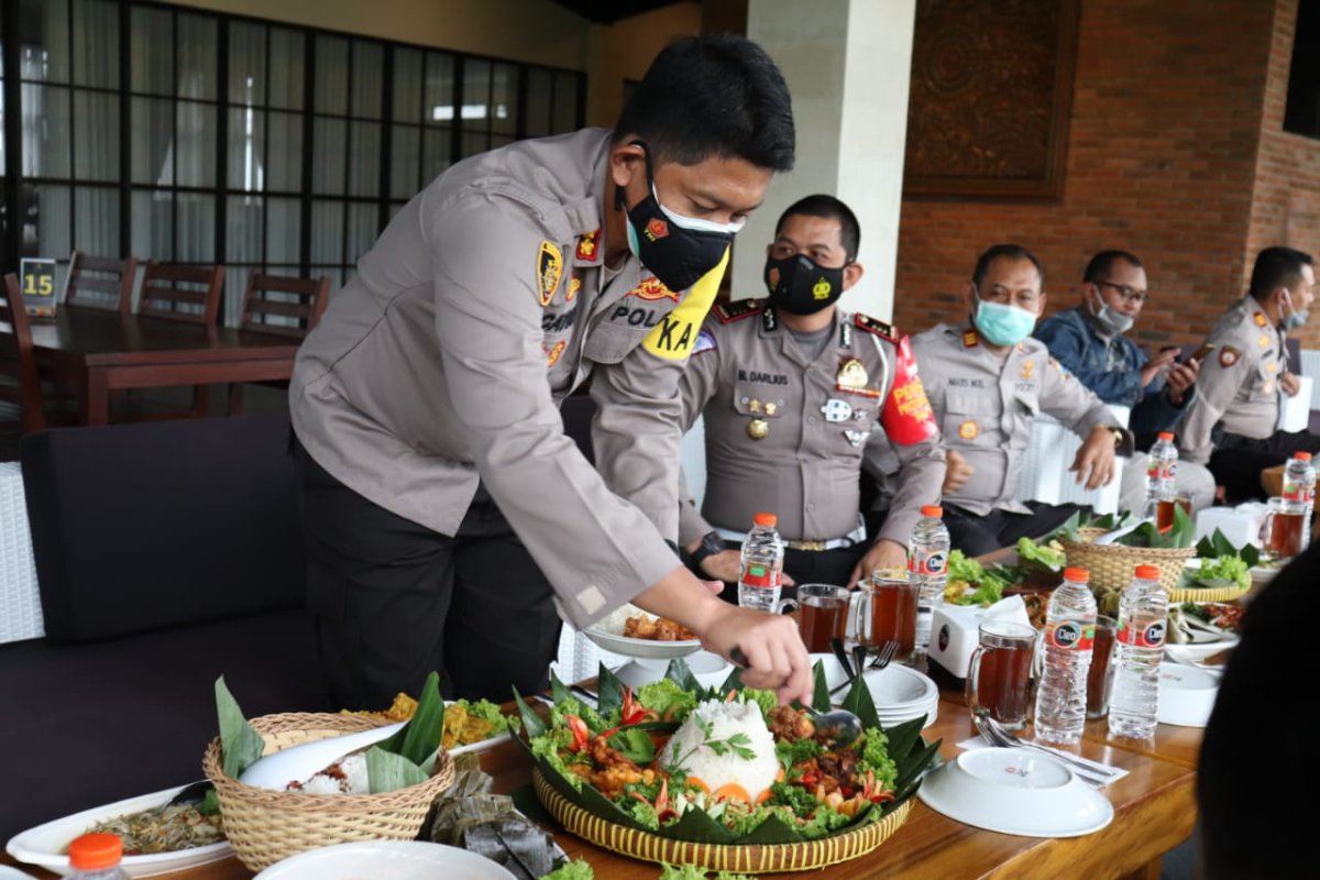Peringati HPN ke-75, Kapores Batu Berikan Surprise Kepada Wartawan