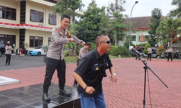 Ajak Personelnya Gelorakan Yel-yel Saat Apel Pagi, AKBP Oskar: Bangun Semangat Anggota