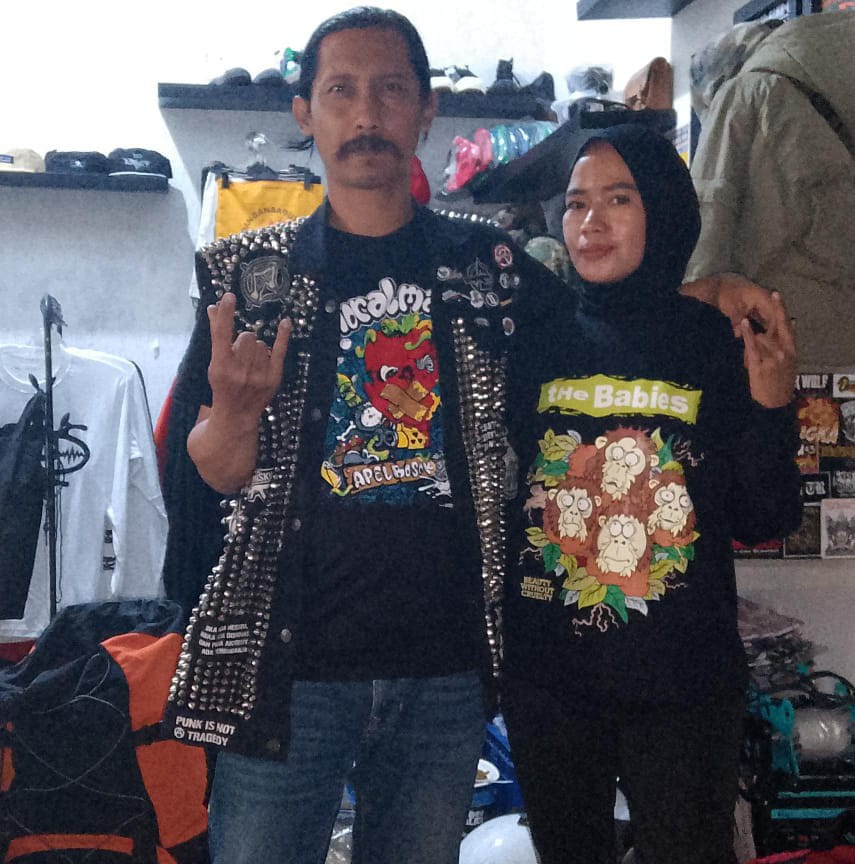 Distro Punk Kios Chaos, Diapresiasi Kurowo dan Istri dari Komunitas Punk Kota Batu