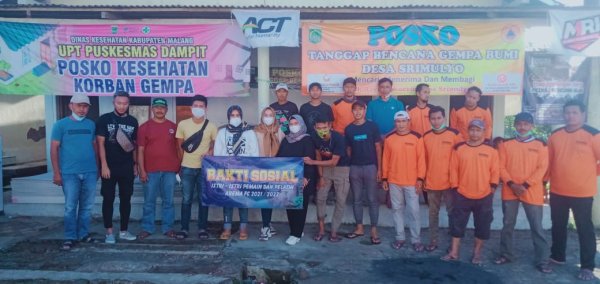 Anggota DPRD Kabupaten Malang dan Istri Pemain-Pelatih AREMA, Berikan Bantuan di Dampit