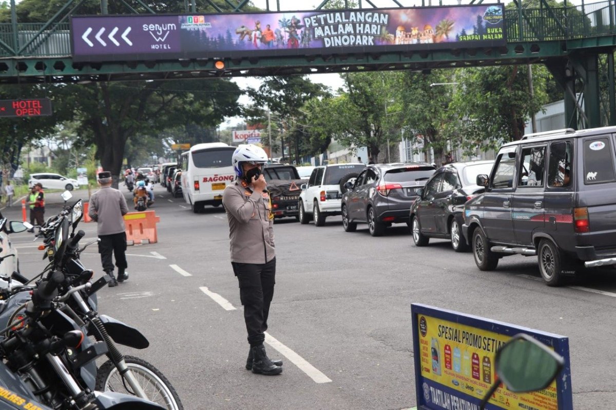 Pastikan Lancar, Kapolres Batu Turun Lapangan Pantau Situasi Arus Lalu Lintas