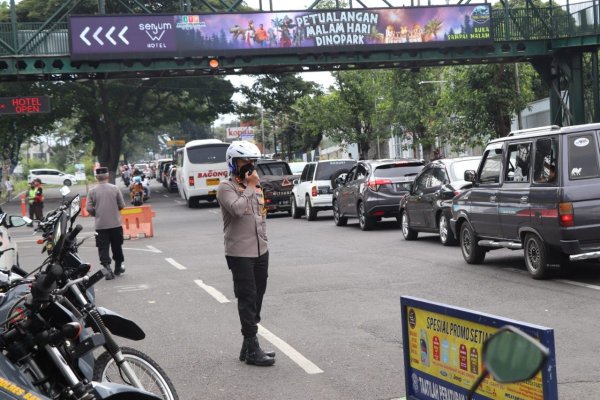 Pastikan Lancar, Kapolres Batu Turun Lapangan Pantau Situasi Arus Lalu Lintas