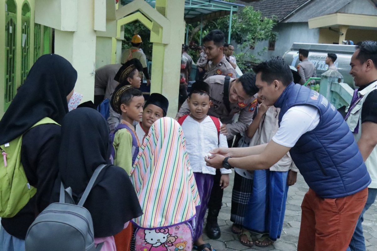 Gerak Cepat, Polresta Malang Kota Distribusikan Bantuan ke Daerah Terdampak Bencana di Malang Selatan