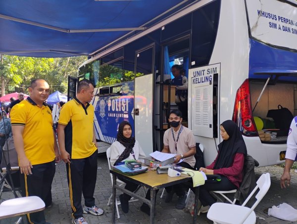 Satlantas Polres Batu Beri Layanan SIMLING dan SAMLING, Spesial HUT Bhayangkara ke-80 di CFD Kota Batu