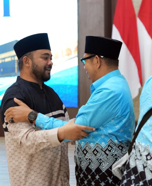 Wali Kota Batu, H. Nurochman Syukuri Kebersamaan di Tanah Suci Jamaah Haji Kota Batu Kembali dengan Selamat