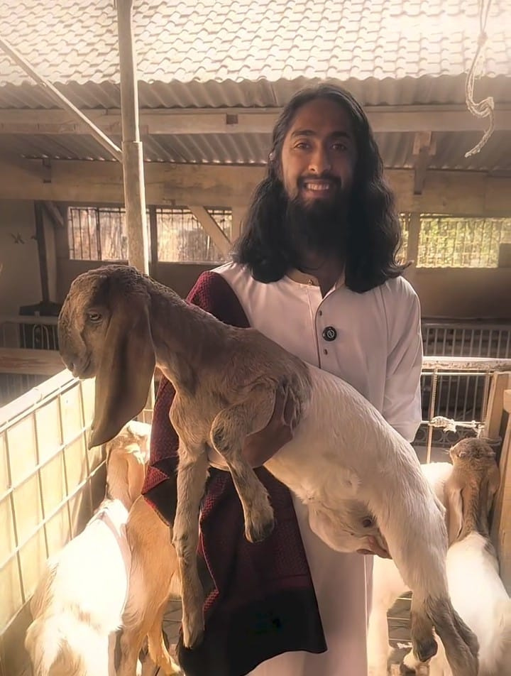 Bikin Konten Promosikan Kambing Sembari Dakwah, Warga Kota Batu, Faiq Mendadak Viral dan Banjir Follower di Instagram dan TikTok