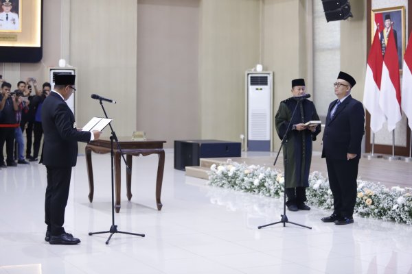 Perkuat Transformasi Birokrasi Wali Kota Batu, Nurochman Lantik Sekda, Alfi Nurhidayat: Mari Bersama Wujudkan Visi Misi Mbatu SAE