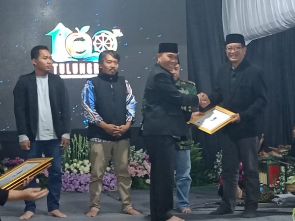 Kontribusi Berdayakan Masyarakat, PT. Selecta dapat Penghargaan Lencana Wanwa Dharma Satata dari Pemdes Tulungrejo